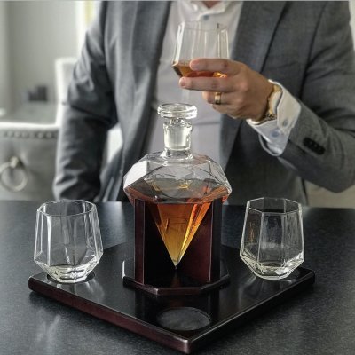 Whiskeykaraff Diamant med 4 Glas & Träplatta, 0,75 liter